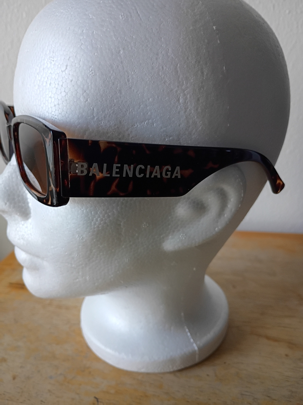 Unisex Balenciaga  Tortoiseshell Sunglasses with Bold Logo - Brown